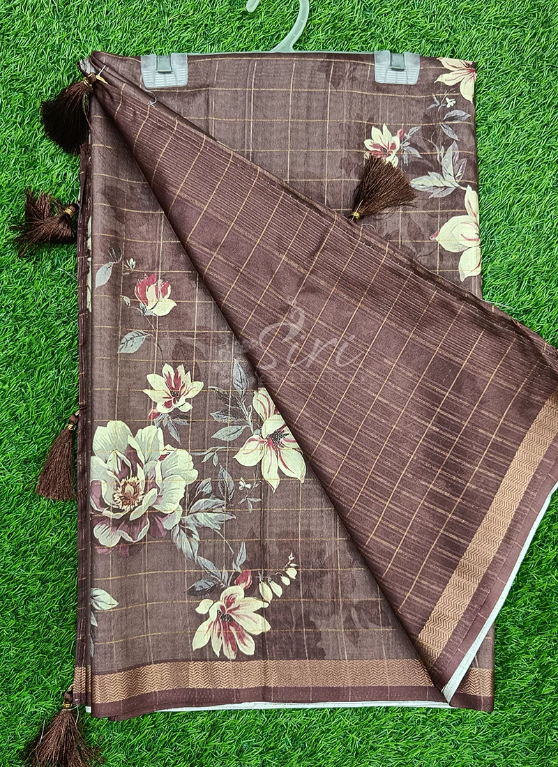 Beautiful Digital Print Silk Saree - Image 3